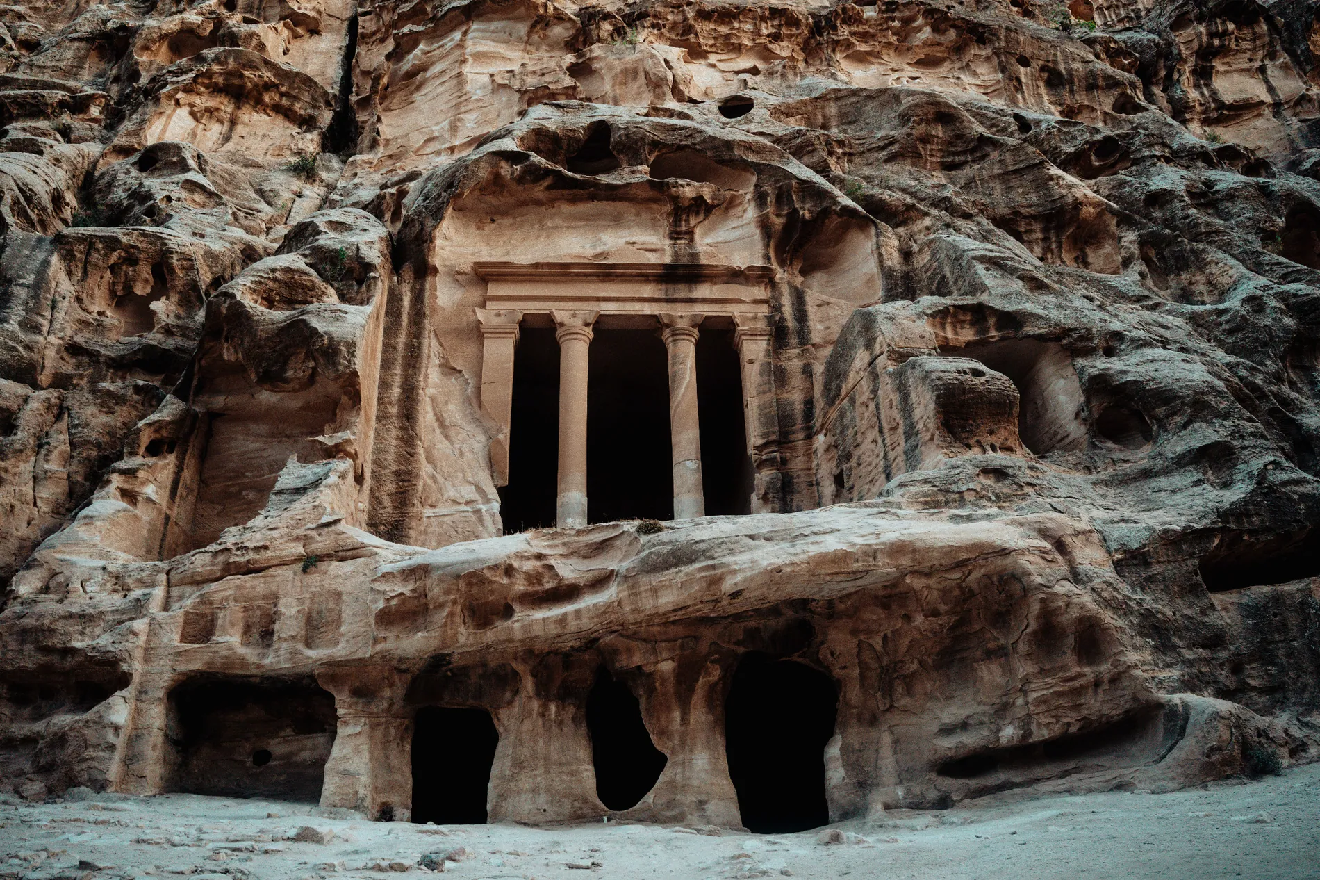 PETRA — A PHOTOGRAPHIC STUDY, image 4